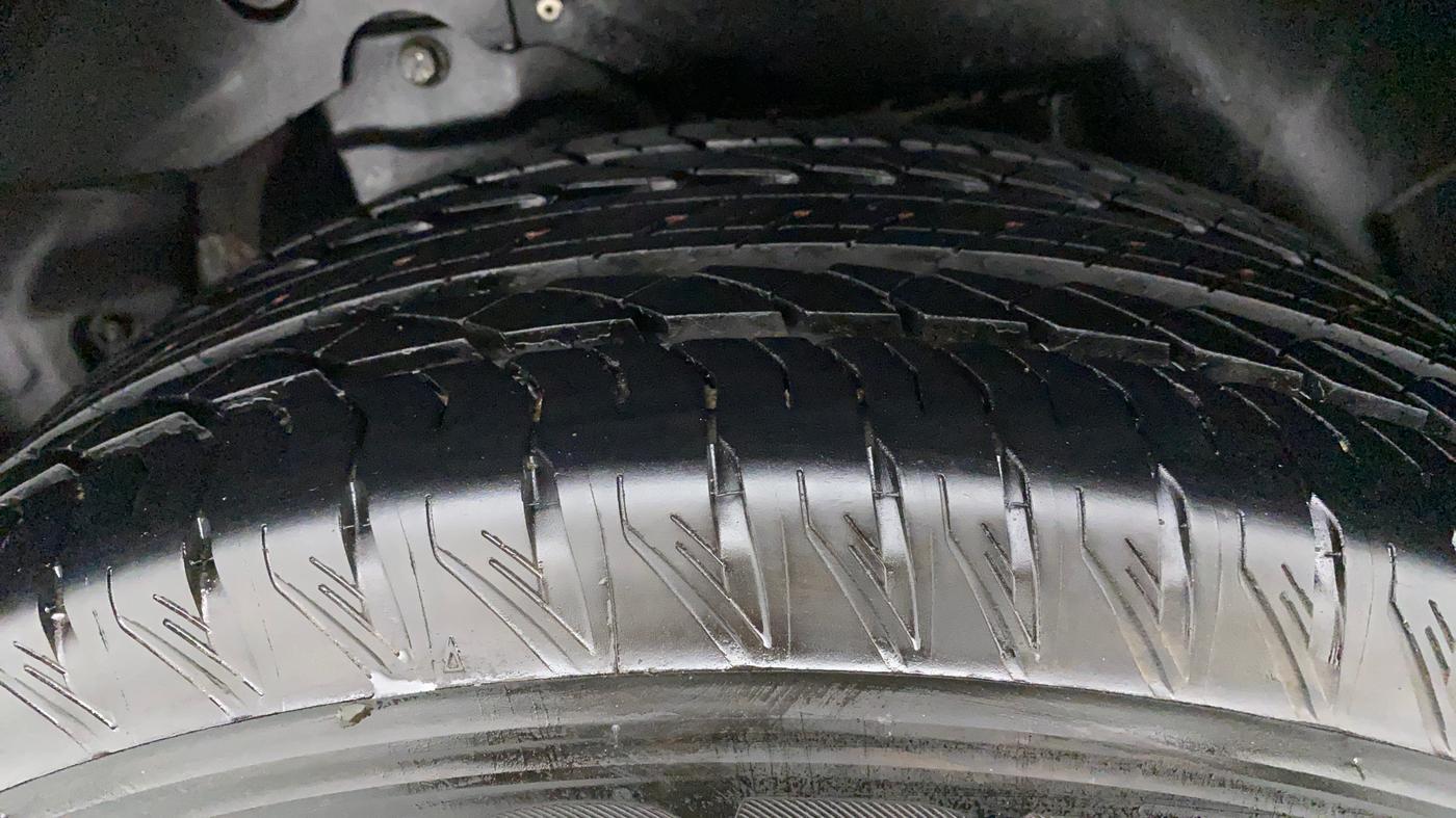 2018 Mahindra XUV500 W11 (O) AT, Diesel, Automatic, 79,285 km, Right Rear Tyre Tread