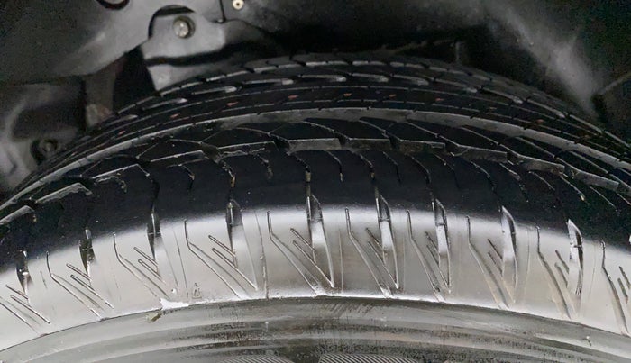 2018 Mahindra XUV500 W11 (O) AT, Diesel, Automatic, 79,285 km, Right Rear Tyre Tread