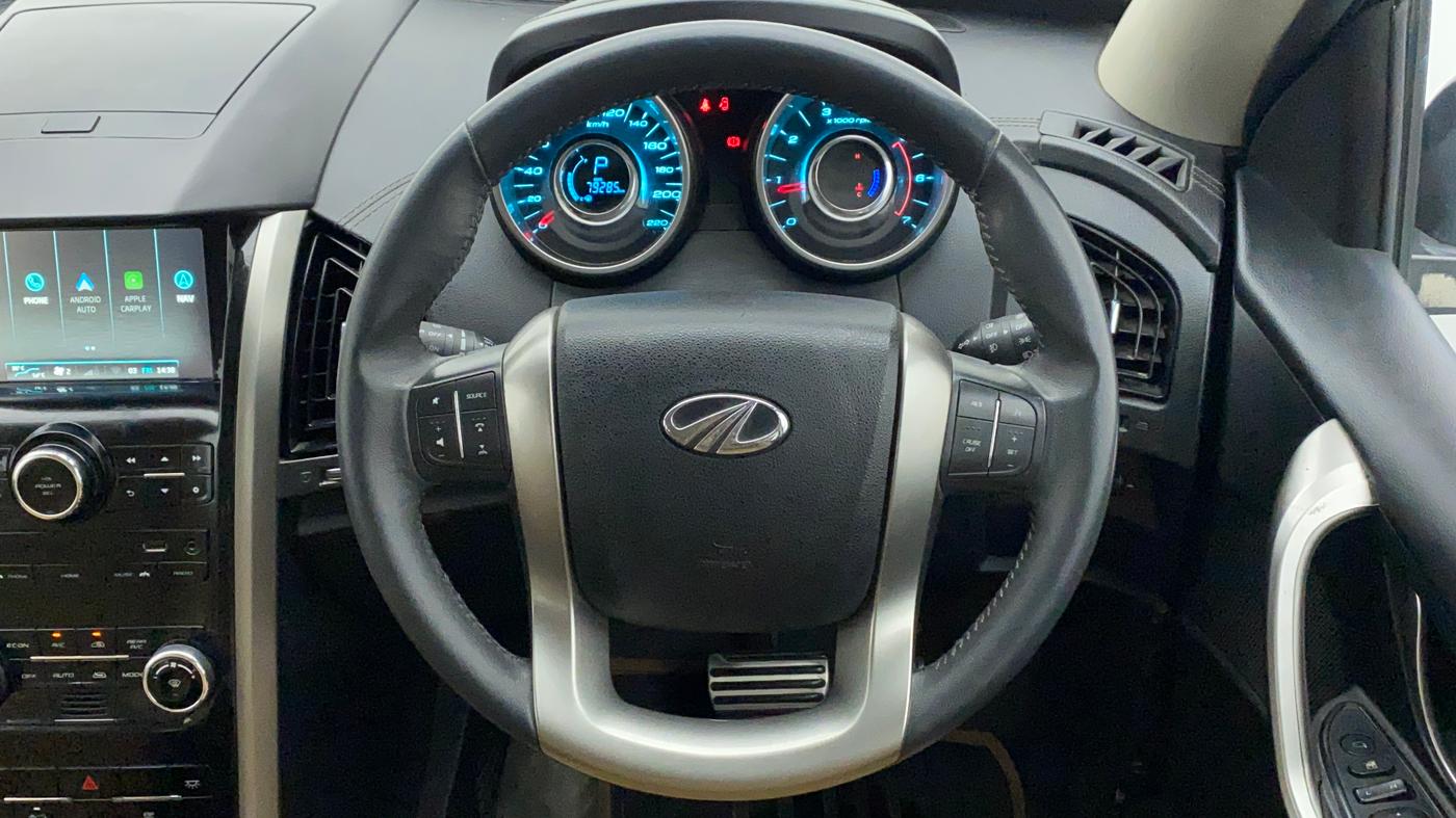 2018 Mahindra XUV500 W11 (O) AT, Diesel, Automatic, 79,285 km, Steering Wheel Close Up