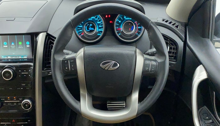 2018 Mahindra XUV500 W11 (O) AT, Diesel, Automatic, 79,285 km, Steering Wheel Close Up