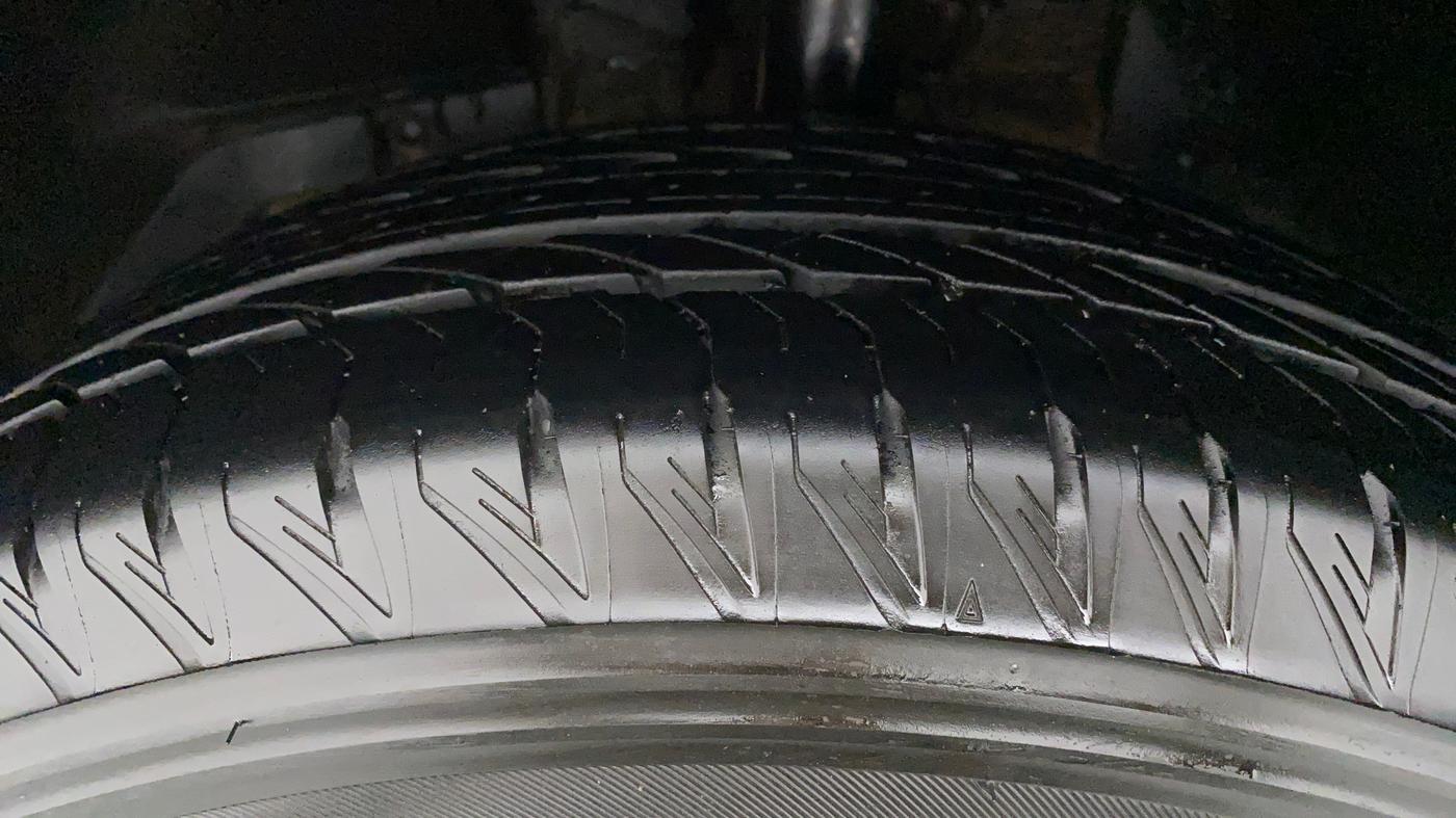 2018 Mahindra XUV500 W11 (O) AT, Diesel, Automatic, 79,285 km, Left Front Tyre Tread