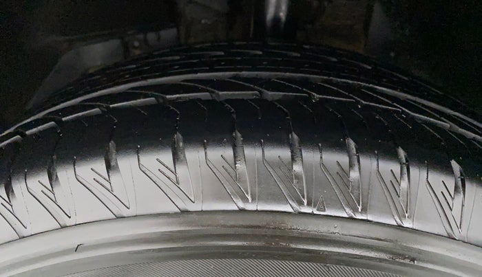 2018 Mahindra XUV500 W11 (O) AT, Diesel, Automatic, 79,285 km, Left Front Tyre Tread