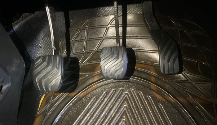 2016 Renault Kwid RXL, Petrol, Manual, 52,884 km, Pedals