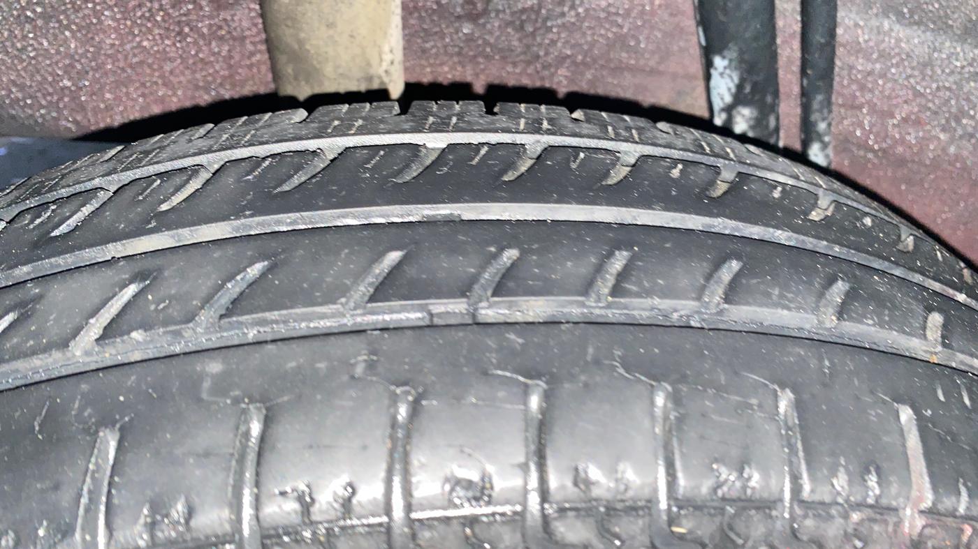 2016 Renault Kwid RXL, Petrol, Manual, 52,884 km, Right Rear Tyre Tread