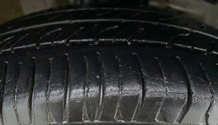 2013 Maruti Wagon R 1.0 LXI, Petrol, Manual, 61,951 km, Left Front Tyre Tread