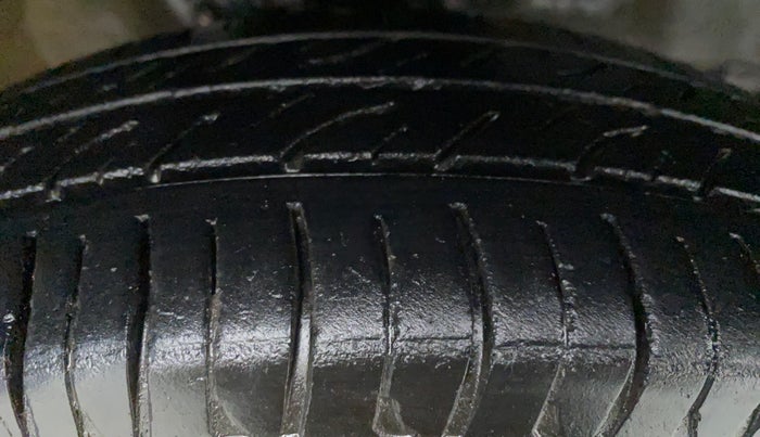 2013 Maruti Wagon R 1.0 LXI, Petrol, Manual, 61,951 km, Right Front Tyre Tread