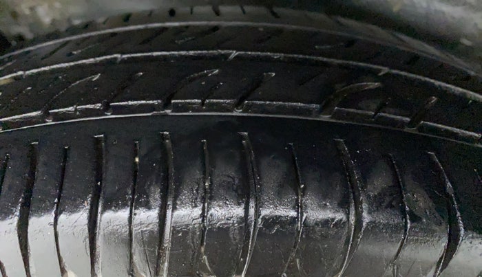 2013 Maruti Wagon R 1.0 LXI, Petrol, Manual, 61,951 km, Right Rear Tyre Tread