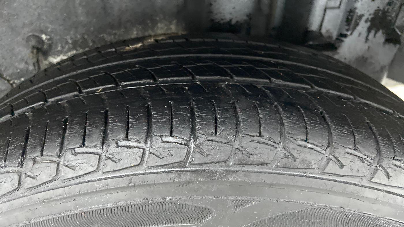 2015 Toyota Etios VD 1.4, Diesel, Manual, 65,122 km, Left Rear Tyre Tread