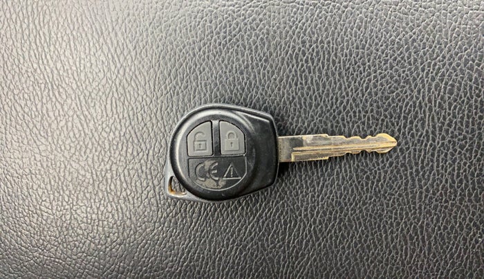 2013 Maruti Swift VXI, Petrol, Manual, 98,183 km, Key Close Up