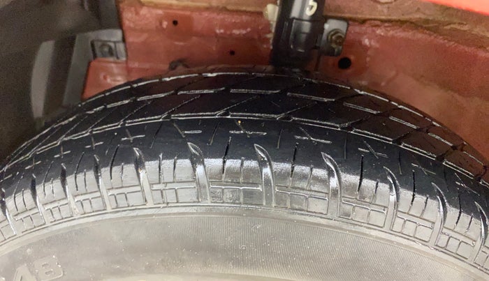 2013 Maruti Swift VXI, Petrol, Manual, 98,183 km, Left Front Tyre Tread