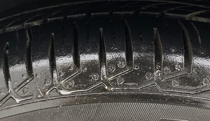 2013 Hyundai i10 MAGNA 1.2, Petrol, Manual, 58,603 km, Left Front Tyre Tread