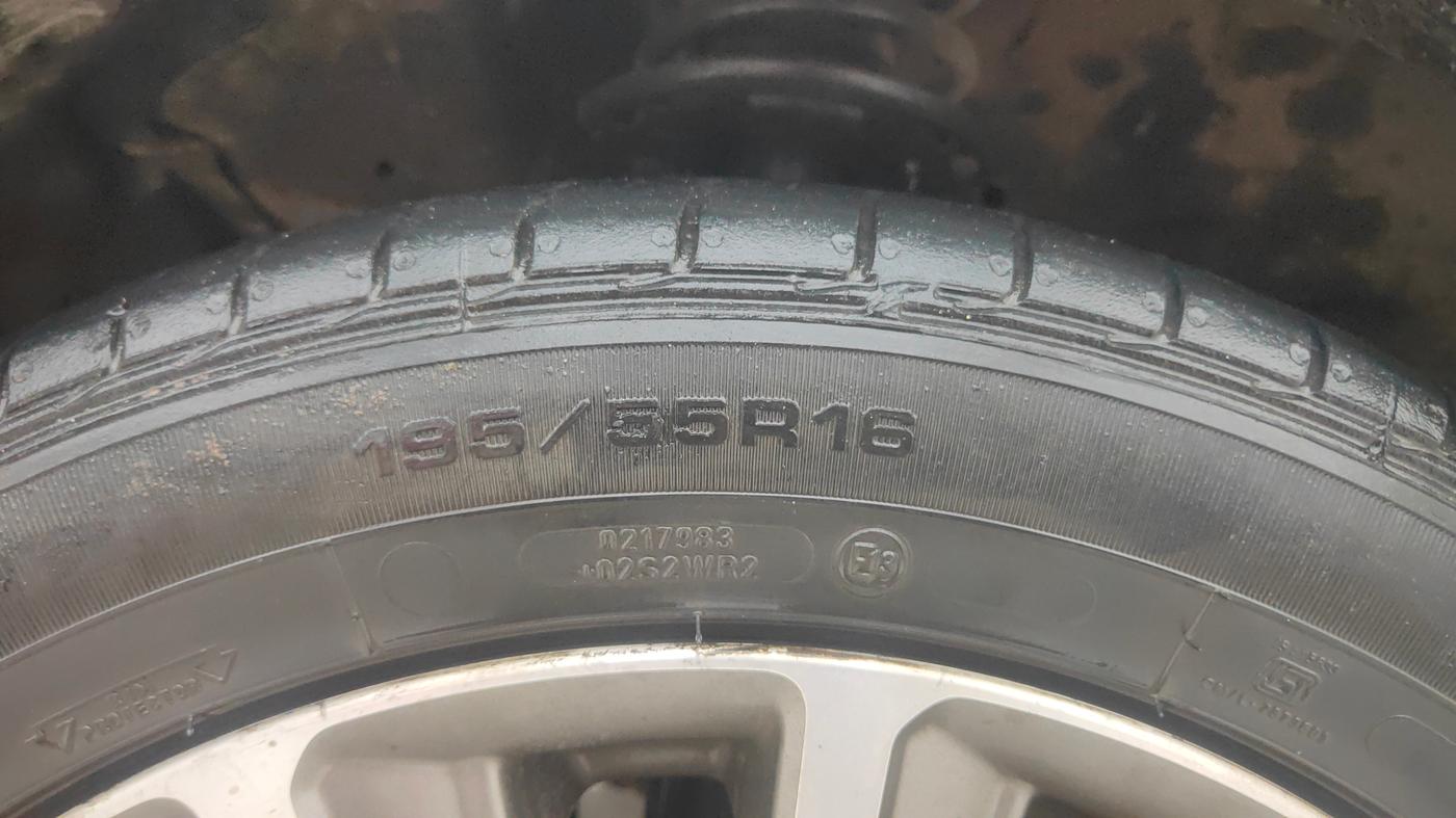 2020 Maruti Ciaz ALPHA 1.5 SHVS PETROL, Petrol, Manual, 66,857 km, Left Front Tyre Tread