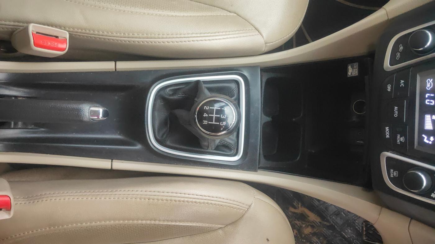 2020 Maruti Ciaz ALPHA 1.5 SHVS PETROL, Petrol, Manual, 66,857 km, Gear Lever