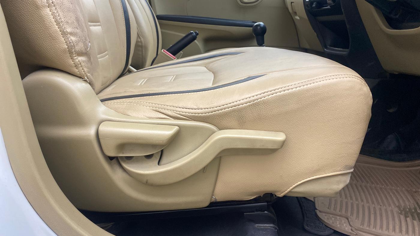 2017 Honda Amaze 1.2L I-VTEC S OPT, Petrol, Manual, 1,45,301 km, Driver Side Adjustment Panel