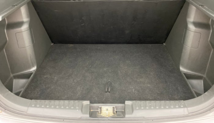 2016 Maruti Vitara Brezza VDI OPT, Diesel, Manual, 55,099 km, Boot Inside