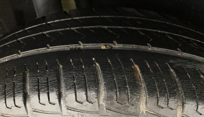 2016 Maruti Vitara Brezza VDI OPT, Diesel, Manual, 55,099 km, Right Rear Tyre Tread