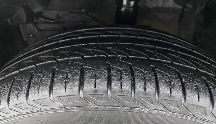 2015 Maruti S Cross ZETA 1.6, Diesel, Manual, 94,891 km, Left Front Tyre Tread