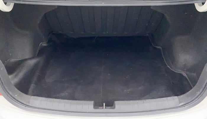 2015 Hyundai Xcent S (O) 1.2, Petrol, Manual, 96,186 km, Boot Inside