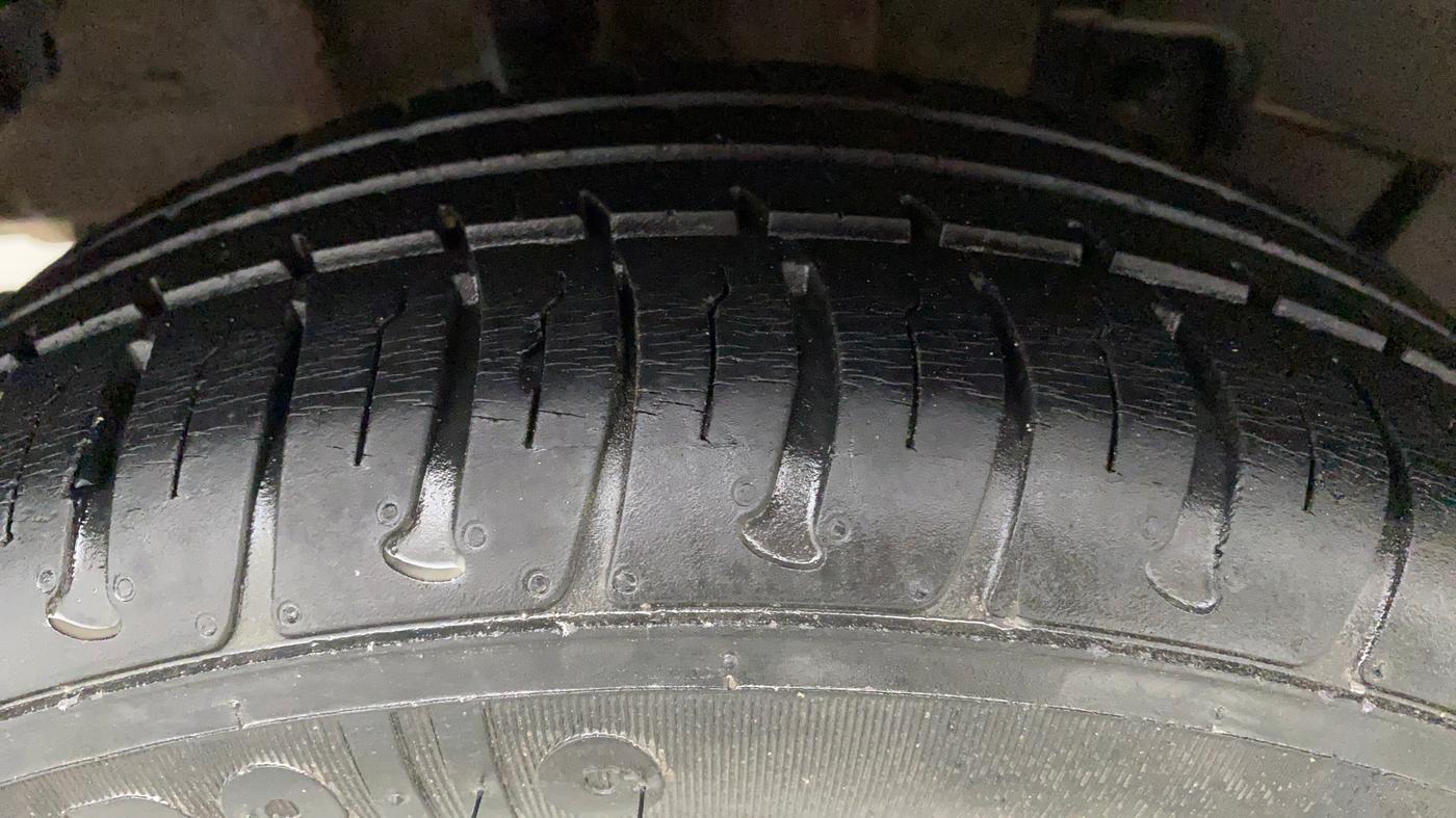 2018 Tata Tigor Buzz PETROL, Petrol, Manual, 28,410 km, Right Rear Tyre Tread