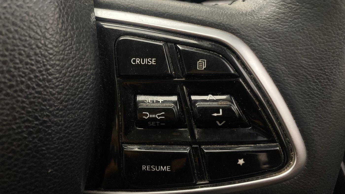 2023 Mahindra XUV700 AX 7 D AT 7 STR, Diesel, Automatic, 83,843 km, Adaptive Cruise Control
