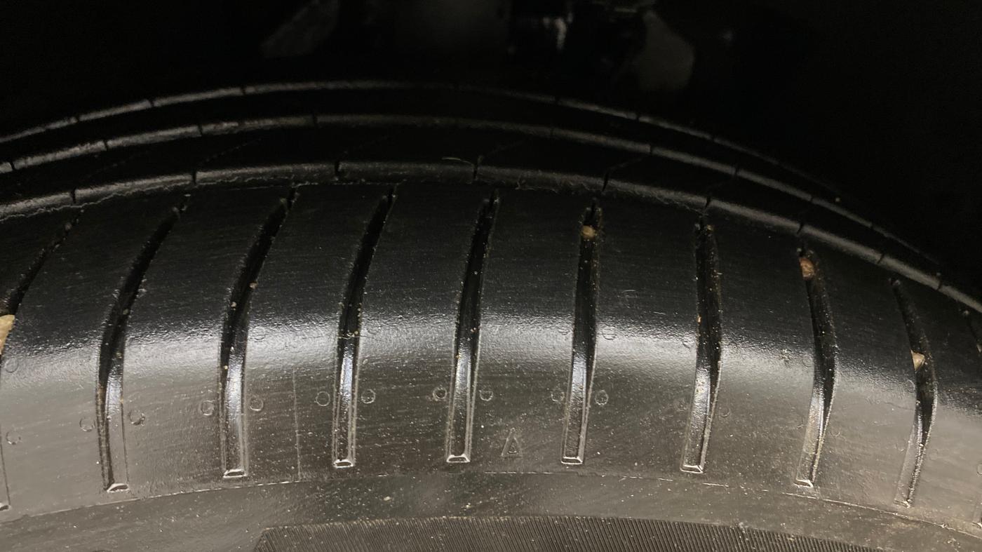 2023 Mahindra XUV700 AX 7 D AT 7 STR, Diesel, Automatic, 83,843 km, Left Front Tyre Tread
