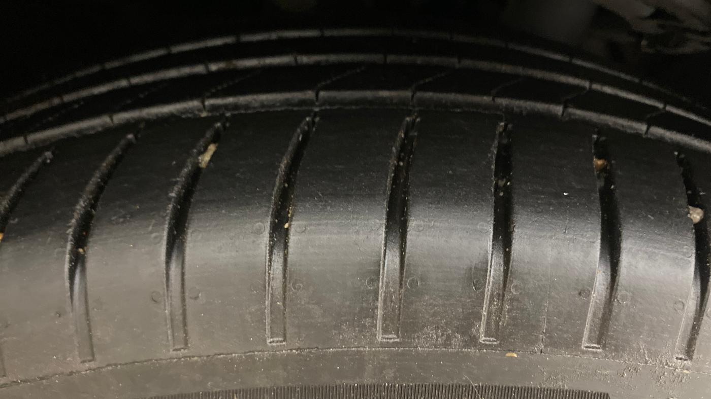 2023 Mahindra XUV700 AX 7 D AT 7 STR, Diesel, Automatic, 83,843 km, Right Front Tyre Tread