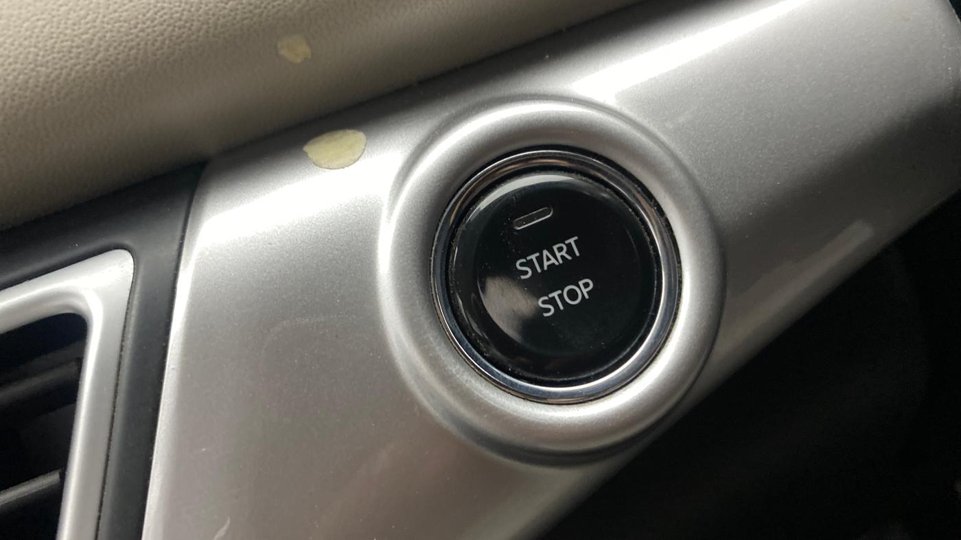 2023 Mahindra XUV700 AX 7 D AT 7 STR, Diesel, Automatic, 83,843 km, Keyless Start/ Stop Button