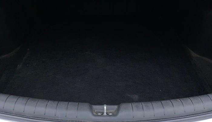 2018 Hyundai Verna 1.6 CRDI SX + AT, Diesel, Automatic, 48,257 km, Boot Inside