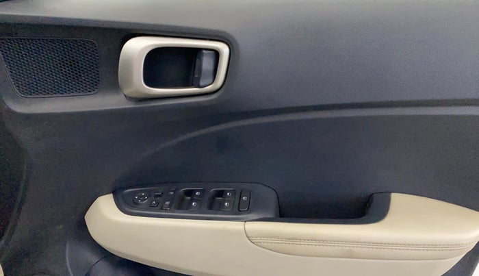 2019 Hyundai VENUE SX 1.0 TURBO DUAL TONE, Petrol, Manual, 74,862 km, Driver Side Door Panels Control