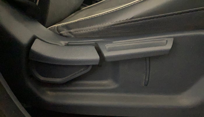 2019 Hyundai VENUE SX 1.0 TURBO DUAL TONE, Petrol, Manual, 74,862 km, Driver Side Adjustment Panel