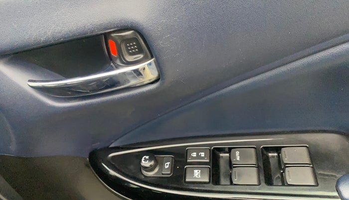 2022 Maruti Baleno ALPHA 1.2 AGS, Petrol, Automatic, 51,234 km, Driver Side Door Panels Control