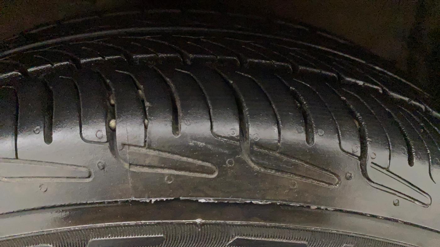 2018 Maruti Celerio VXI CNG, CNG, Manual, 61,716 km, Right Front Tyre Tread