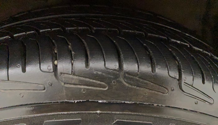 2018 Maruti Celerio VXI CNG, CNG, Manual, 61,716 km, Right Front Tyre Tread
