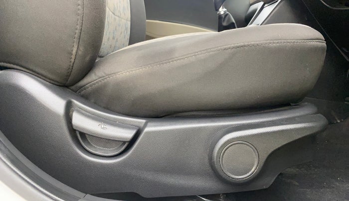 2014 Hyundai Xcent S 1.2, Petrol, Manual, 1,33,901 km, Driver Side Adjustment Panel