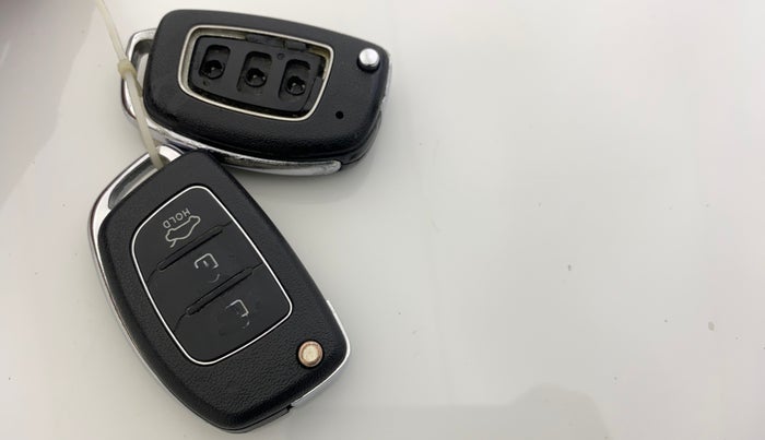 2014 Hyundai Xcent S 1.2, Petrol, Manual, 1,33,901 km, Key Close Up