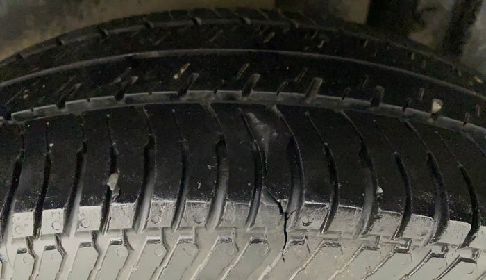 2013 Maruti Swift VXI, Petrol, Manual, 78,264 km, Left Rear Tyre Tread