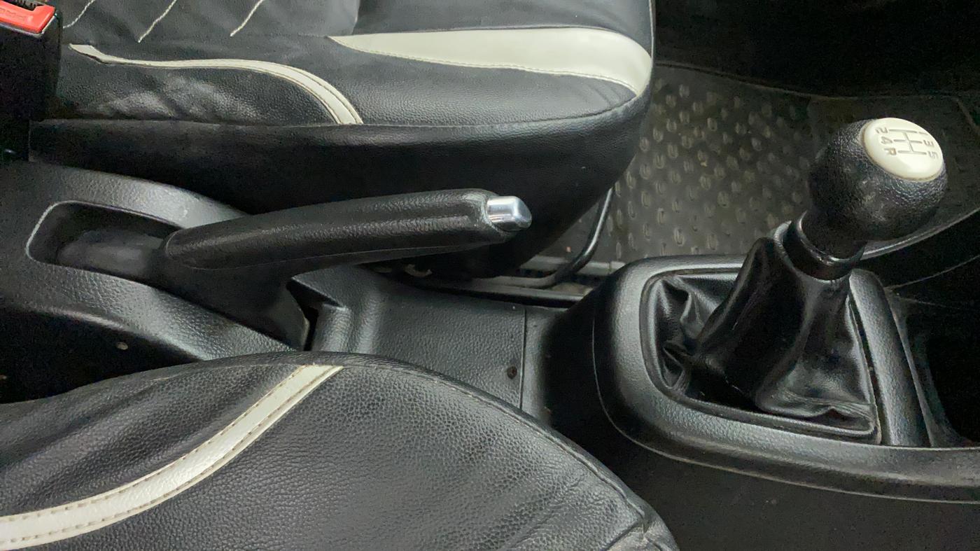 2013 Maruti Swift VXI, Petrol, Manual, 78,264 km, Gear Lever