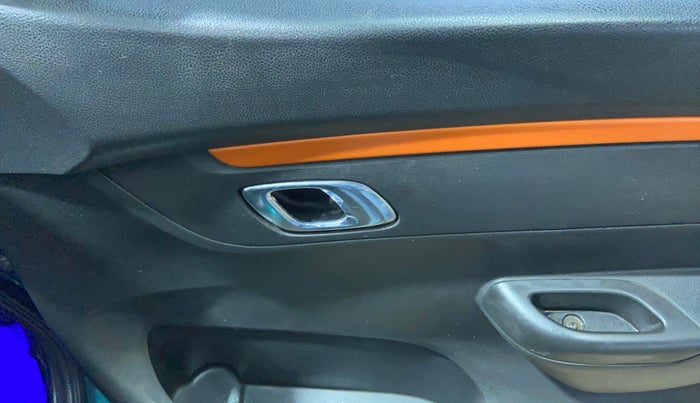 2019 Renault Kwid CLIMBER 1.0 (O), Petrol, Manual, 76,355 km, Driver Side Door Panels Control