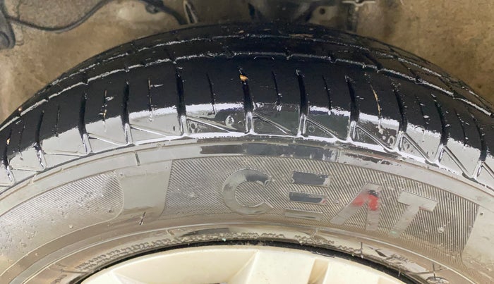 2019 Maruti Alto LXI, Petrol, Manual, 32,916 km, Left Front Tyre Tread