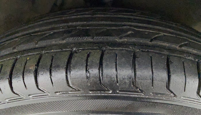 2013 Hyundai i10 MAGNA 1.2 KAPPA2, Petrol, Manual, 63,188 km, Right Front Tyre Tread