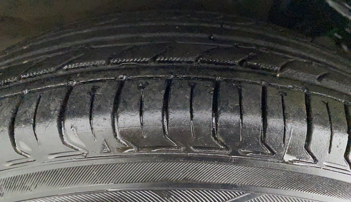 2013 Hyundai i10 MAGNA 1.2 KAPPA2, Petrol, Manual, 63,188 km, Right Rear Tyre Tread