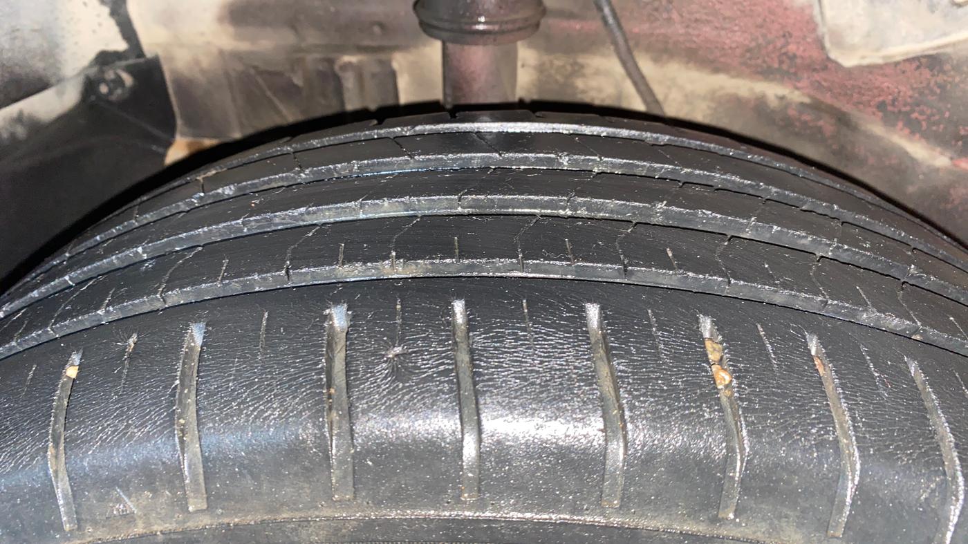 2018 Tata NEXON XM PETROL, Petrol, Manual, 1,29,921 km, Right Rear Tyre Tread