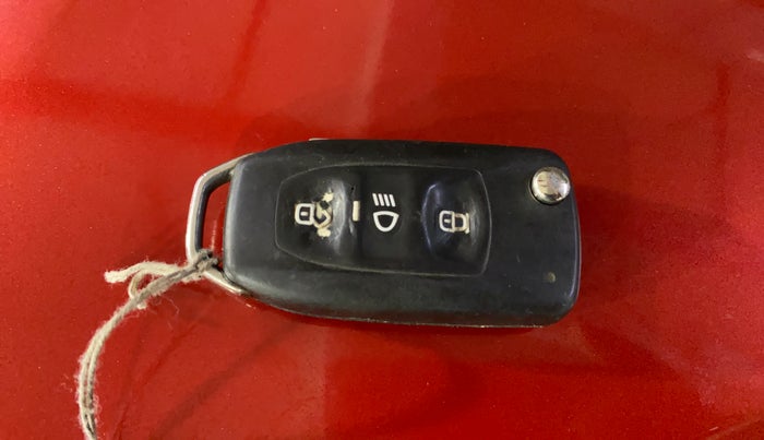 2018 Tata NEXON XM PETROL, Petrol, Manual, 1,29,921 km, Key Close Up