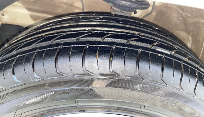 2022 Maruti S PRESSO VXI (O) CNG, CNG, Manual, 61,418 km, Left Front Tyre Tread