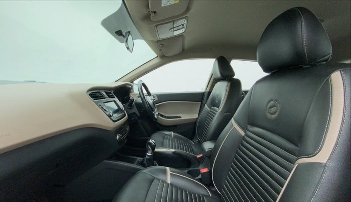 2018 Hyundai Elite i20 ASTA 1.4 CRDI (O), Diesel, Manual, 1,17,762 km, Right Side Front Door Cabin