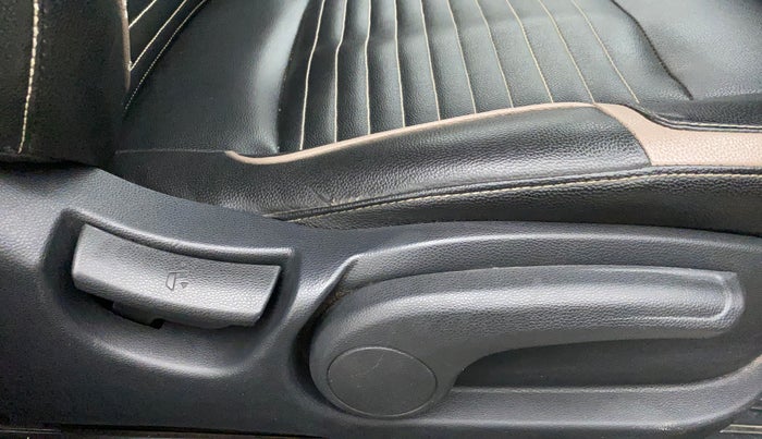 2018 Hyundai Elite i20 ASTA 1.4 CRDI (O), Diesel, Manual, 1,17,762 km, Driver Side Adjustment Panel