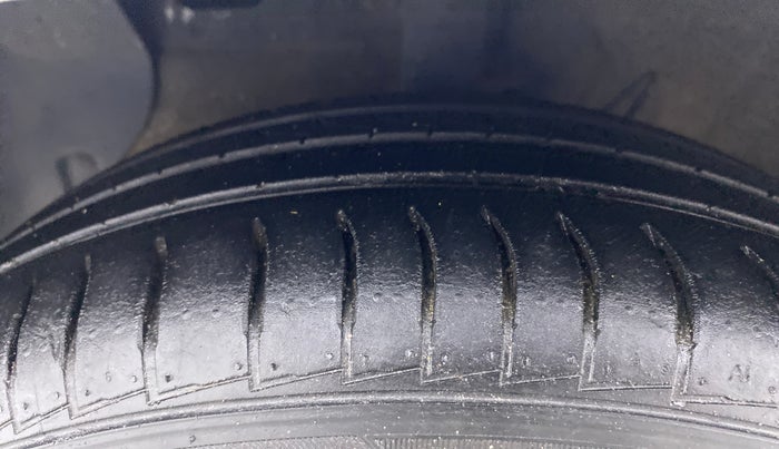 2020 Hyundai GRAND I10 NIOS SPORTZ 1.2 AT, Petrol, Automatic, 24,979 km, Left Front Tyre Tread