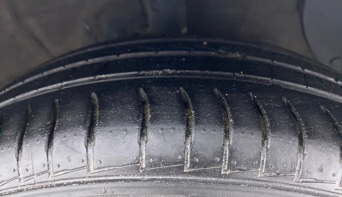 2020 Hyundai GRAND I10 NIOS SPORTZ 1.2 AT, Petrol, Automatic, 24,979 km, Right Front Tyre Tread