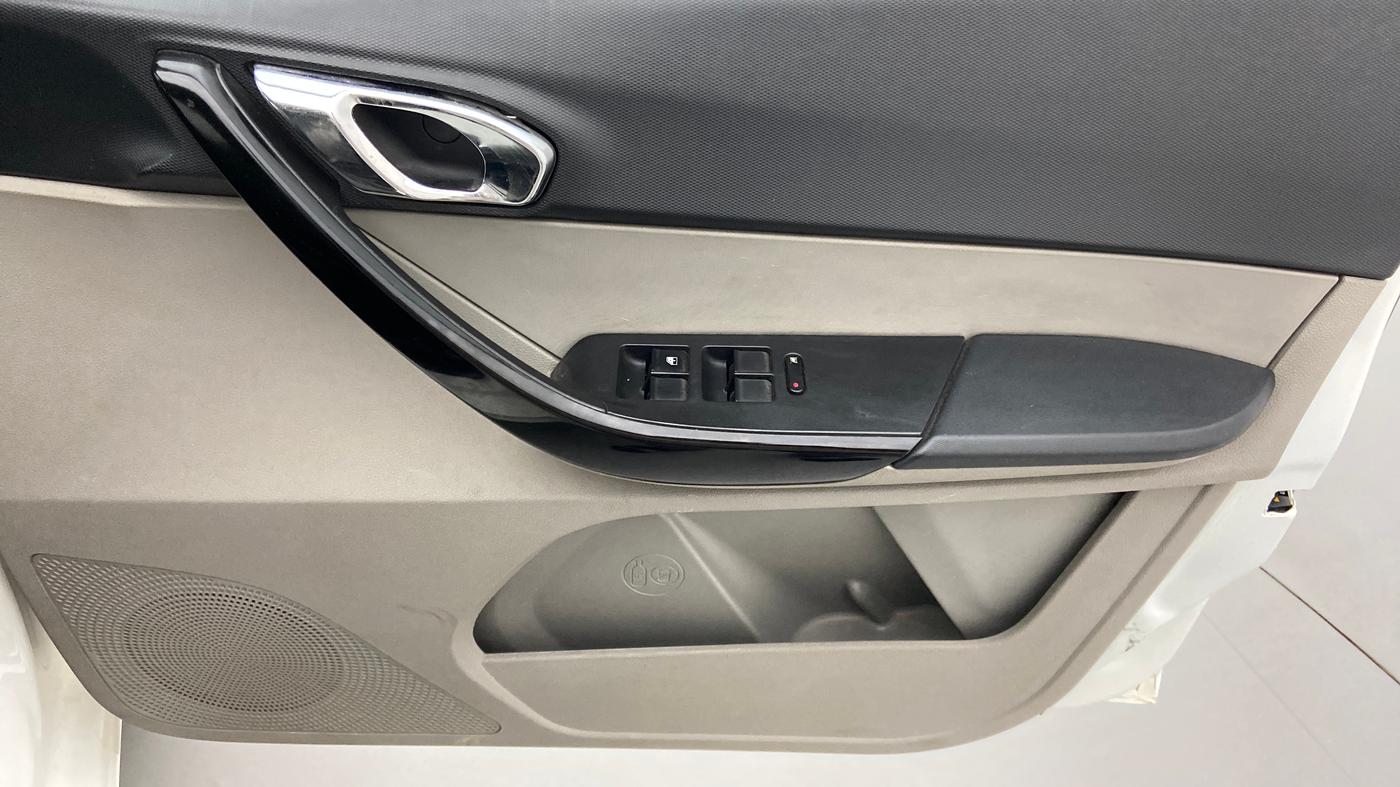 2017 Tata Tiago XZA PETROL, Petrol, Automatic, 50,956 km, Driver Side Door Panels Control