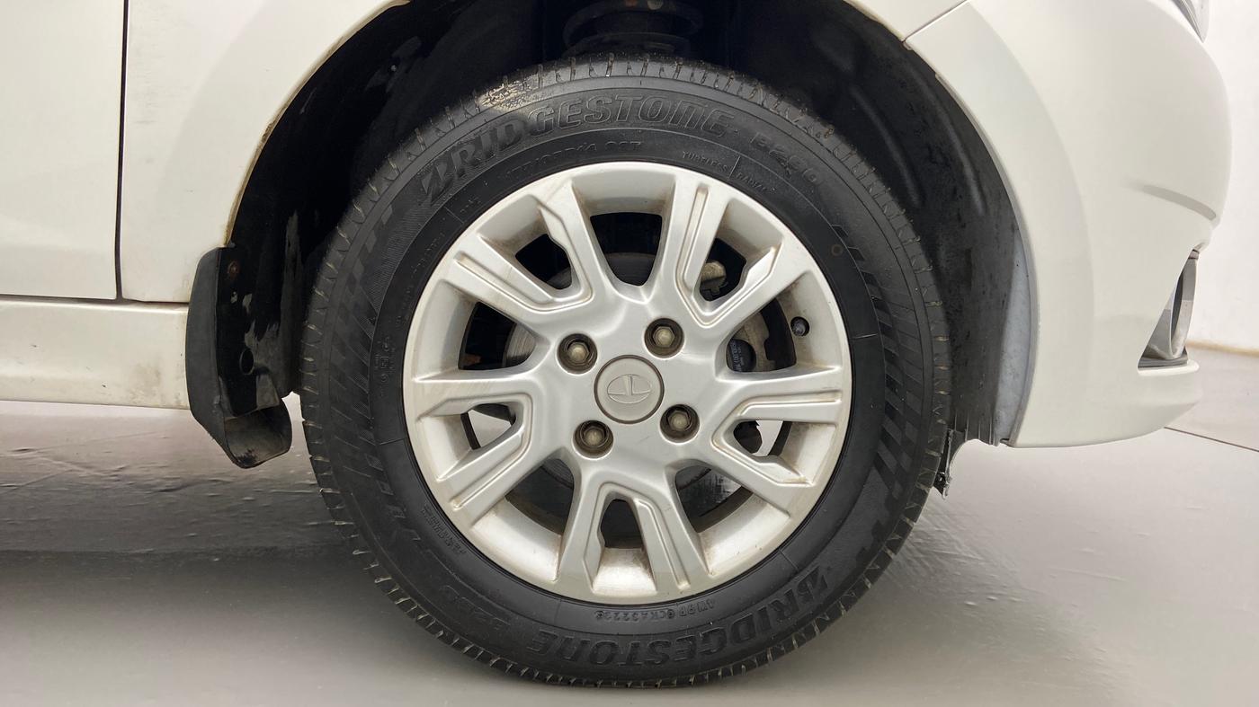 2017 Tata Tiago XZA PETROL, Petrol, Automatic, 50,956 km, Right Front Wheel